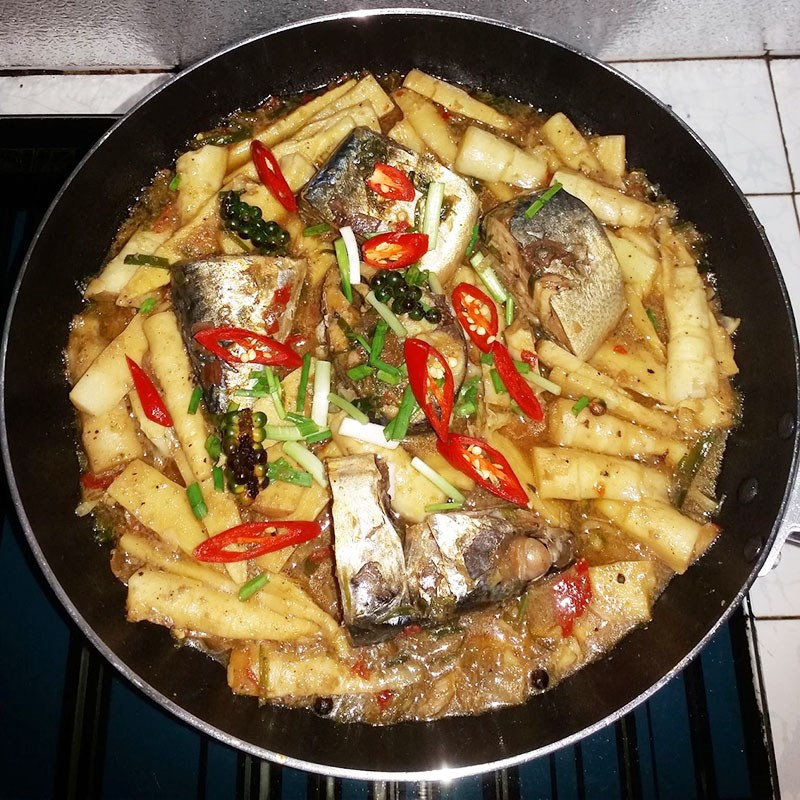Cá nục kho măng